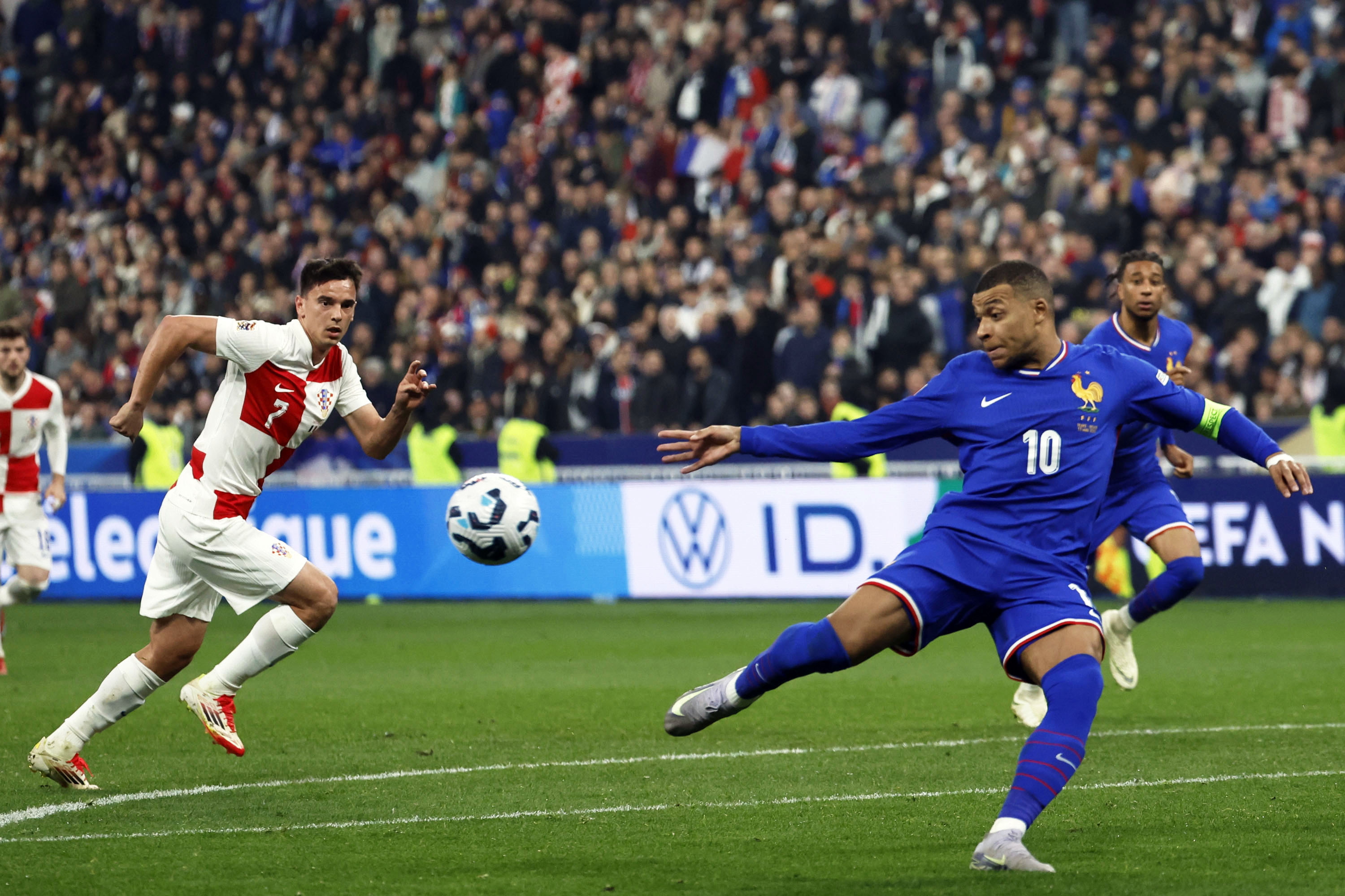 国际足坛：欧洲杯预选赛燃情进行中的简单介绍