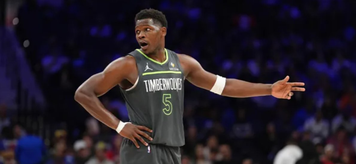 雄鹿力克森林狼，稳居榜首