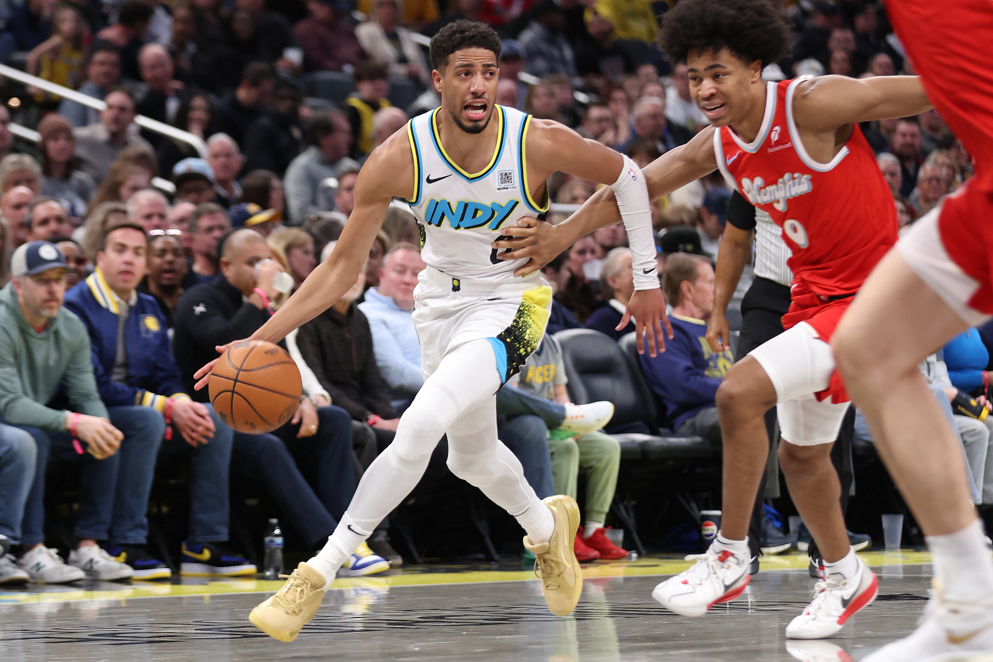 包含灰熊艰难战胜篮网，迎来两连胜的词条