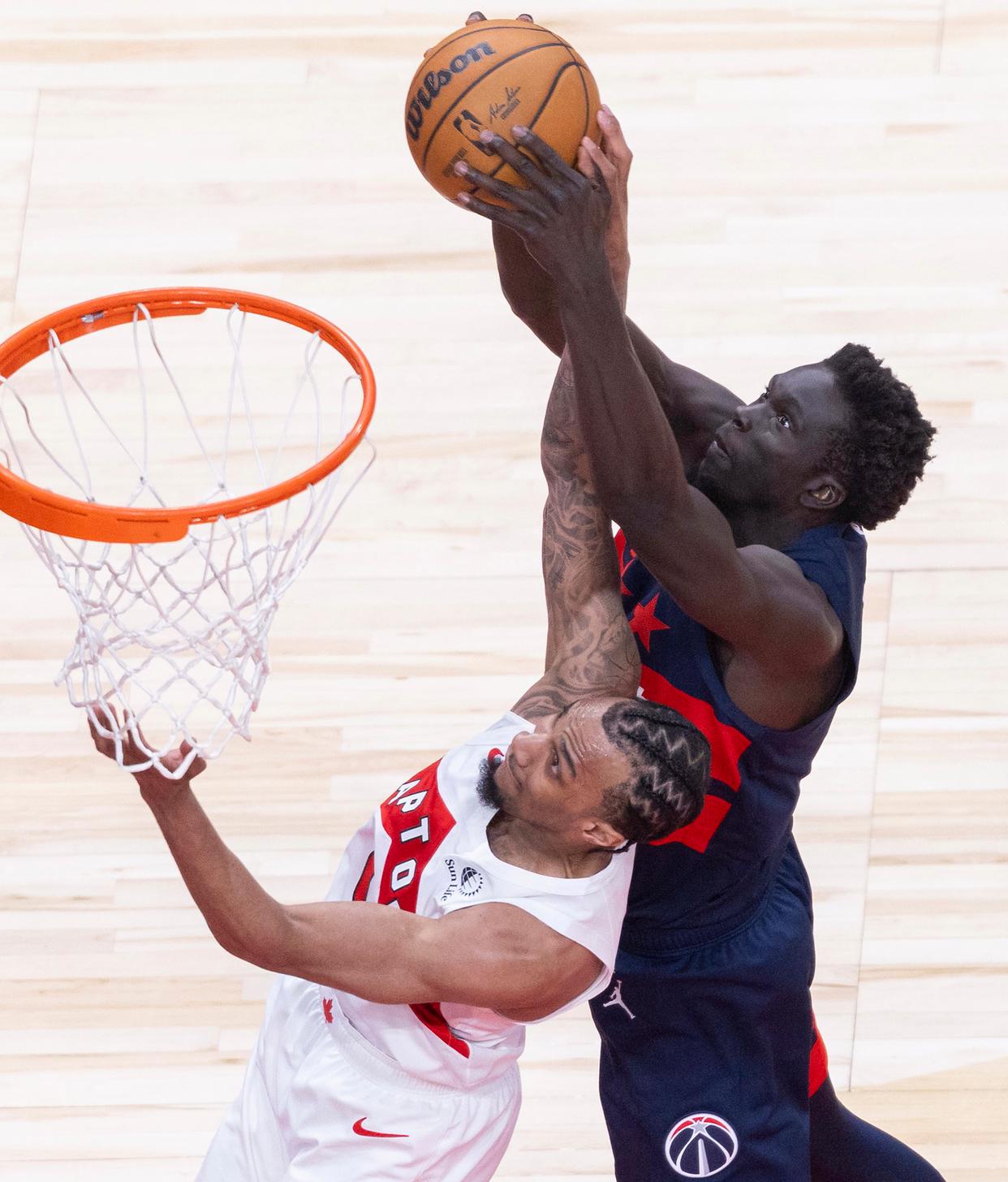 包含猛龙已是在NBA赛场上第一个6连胜球队的词条