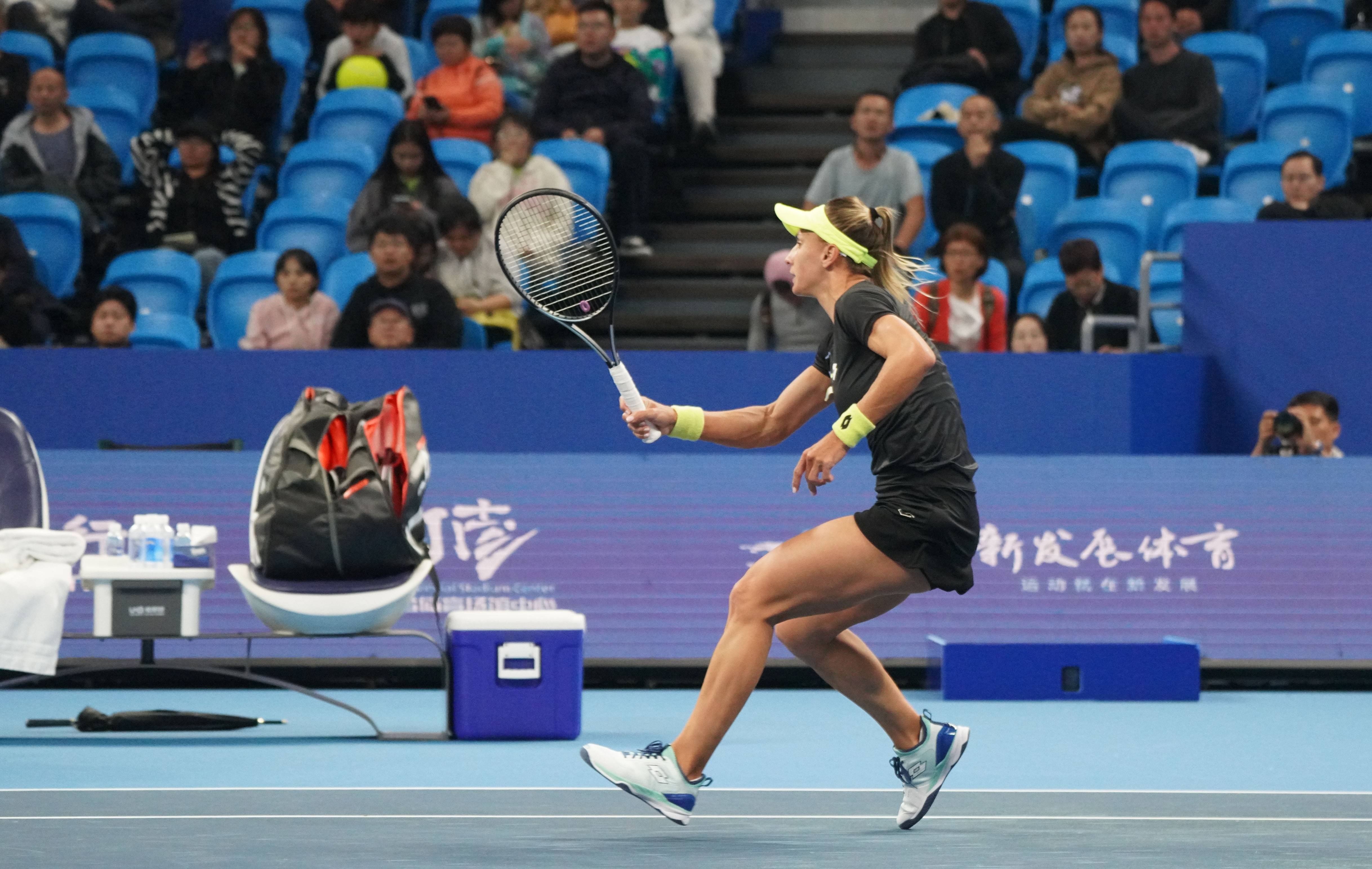 包含德国网球队力克美国网球队，西西帕斯三分雨点燃全场的词条