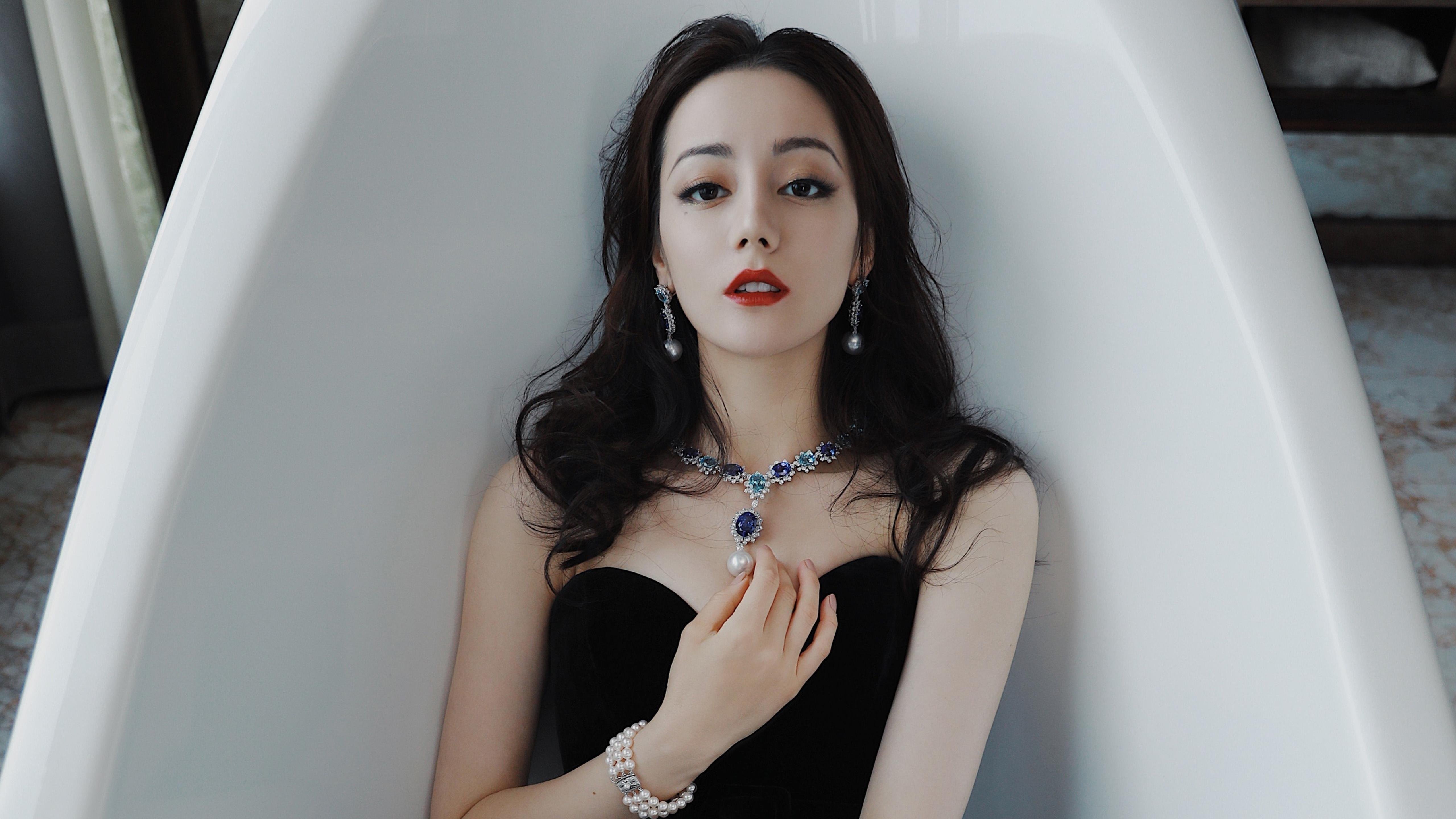 当三笘薰在英超绽放时，法国正用十一人交响乐摧毁对手