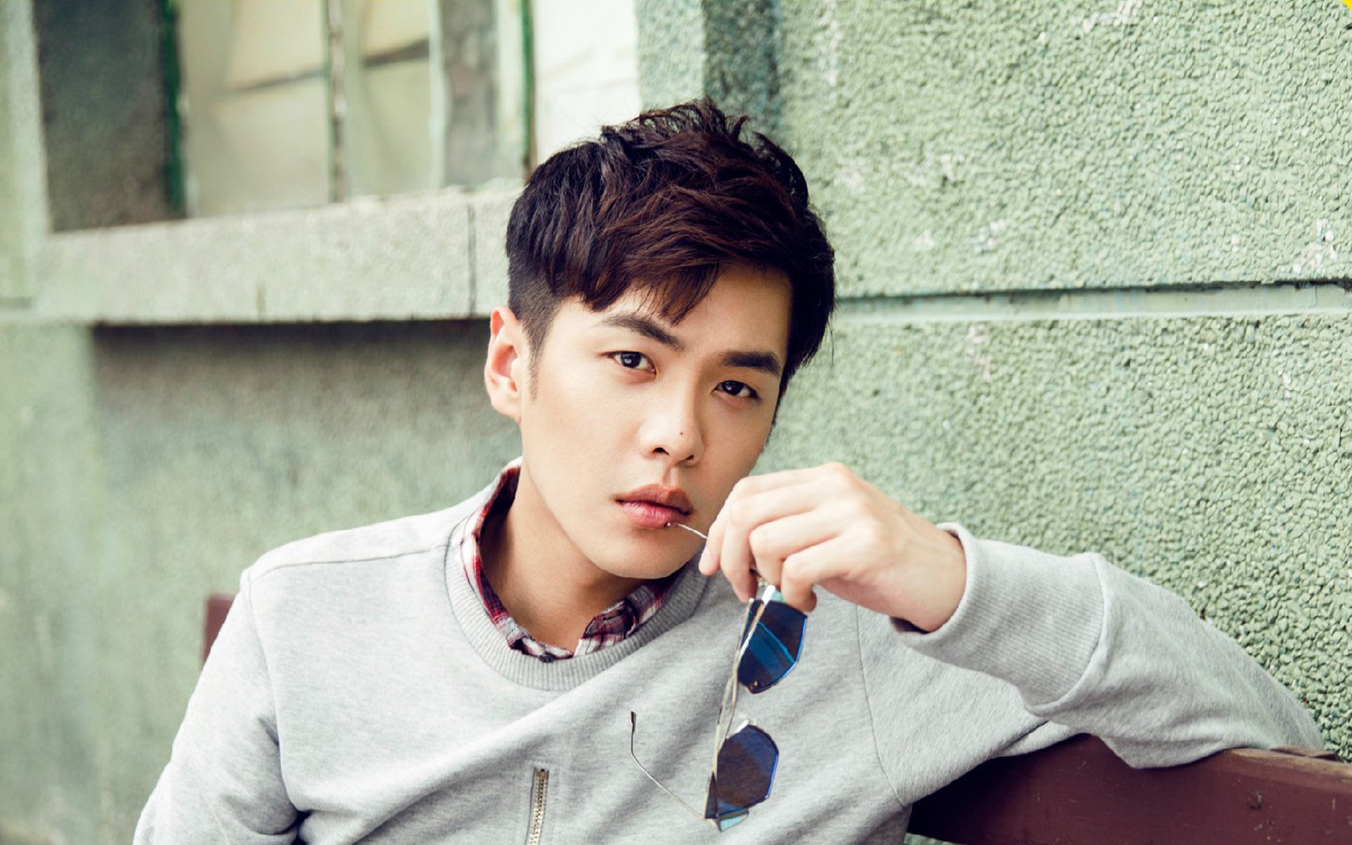 双线制霸，F1争冠夜的轰鸣与约基奇的无声统治—论临场艺术的至高形态