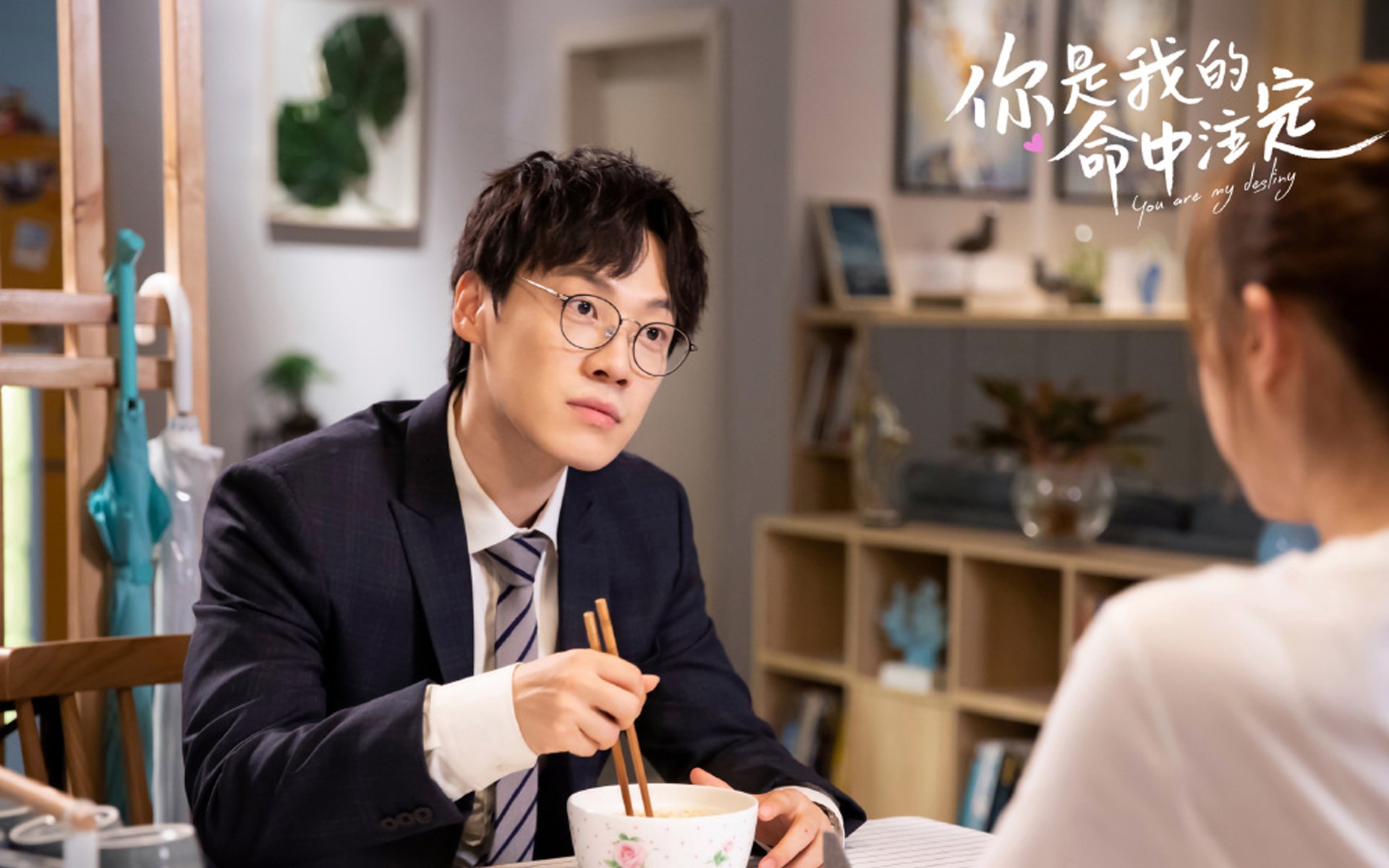 钝刀与快刃,当持续杀伤遇上精准一击,现代足球的战术隐喻