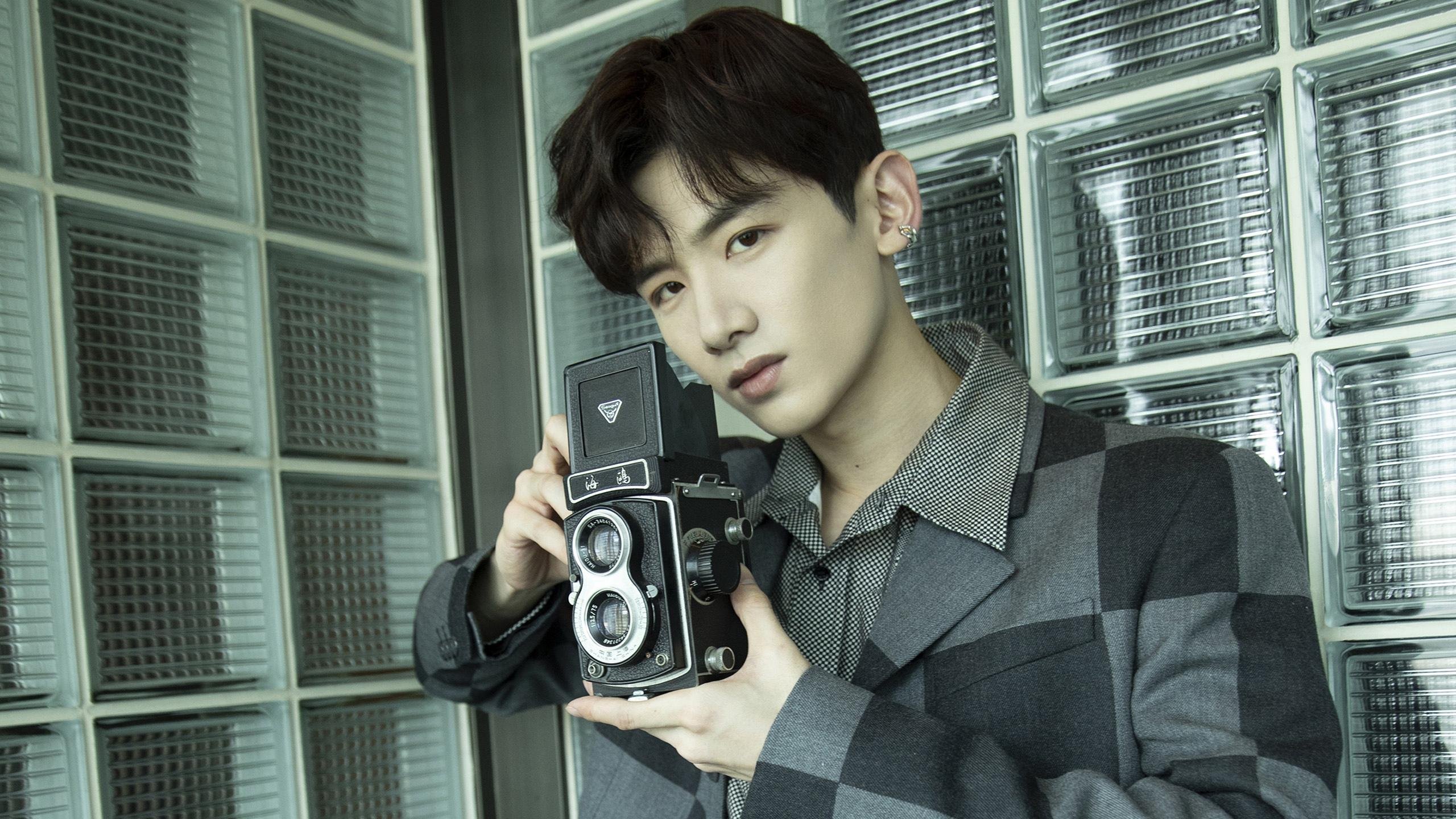 极速角逐与铁血对抗，当F1争冠硝烟映照篮球场的公牛之舞