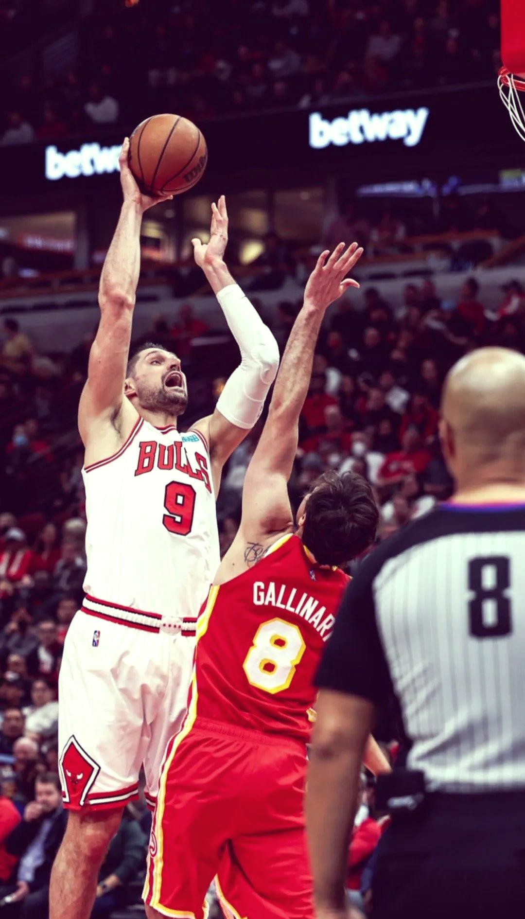 拉文舞台越大越强，老鹰险胜公牛