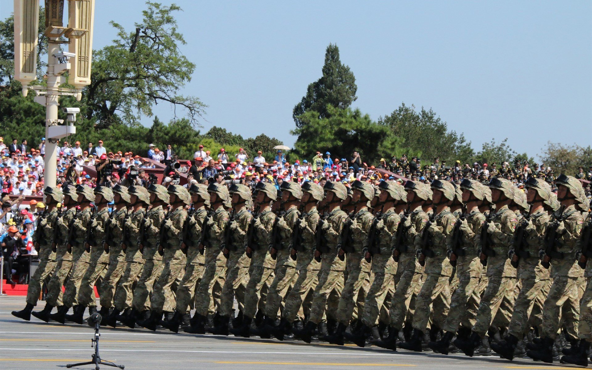 沙漠风暴席卷北欧,铁腰之夜震撼世界,足球的冷门与荣耀
